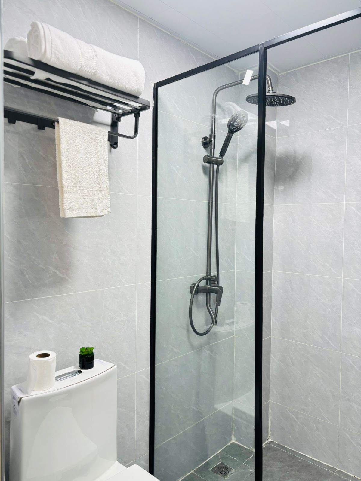 Modern 1 BR apartment to let - Image 7
