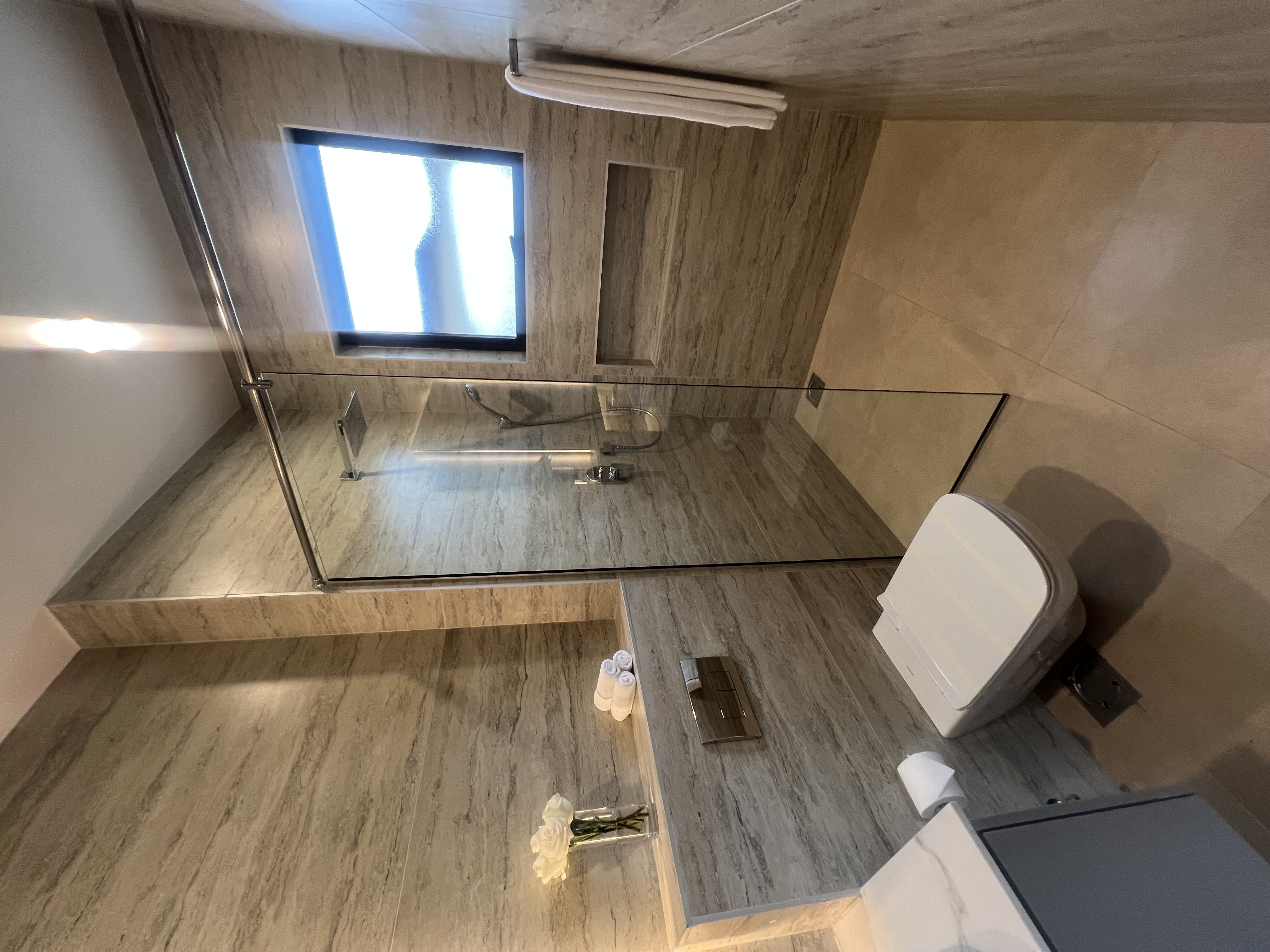 Luxury 2 BR apartment for sale in Riverside Drive - Image 8