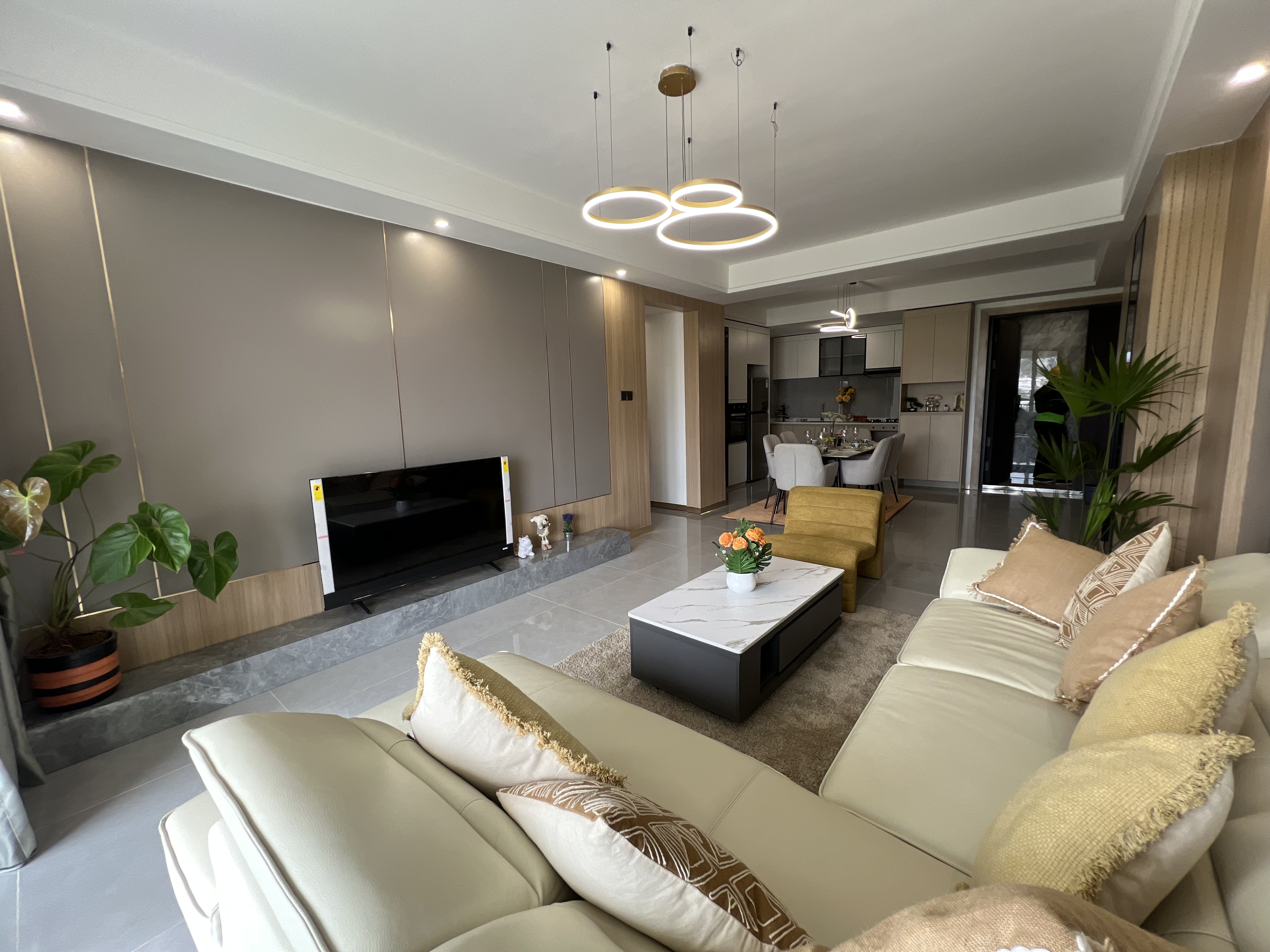 Modern 3 BR + SQ for sale in Riverside Drive - Image 1