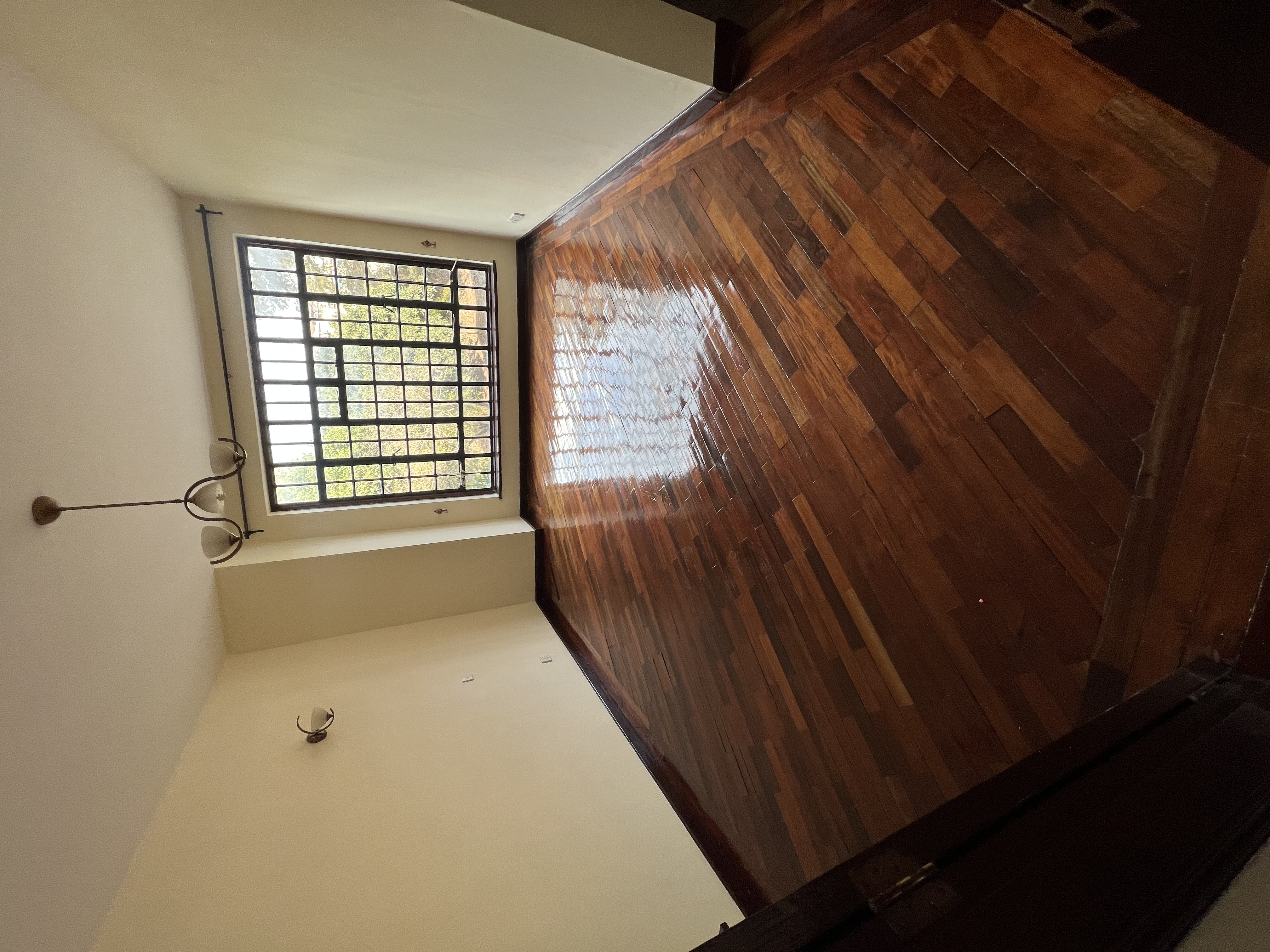 Charming 3 BR + SQ For Sale in Lavington - Image 5