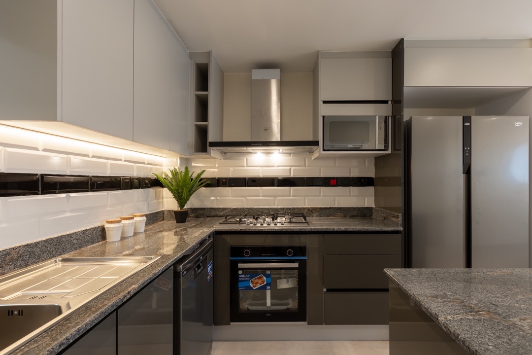 Modern 3 BR apartment for sale - Image 4